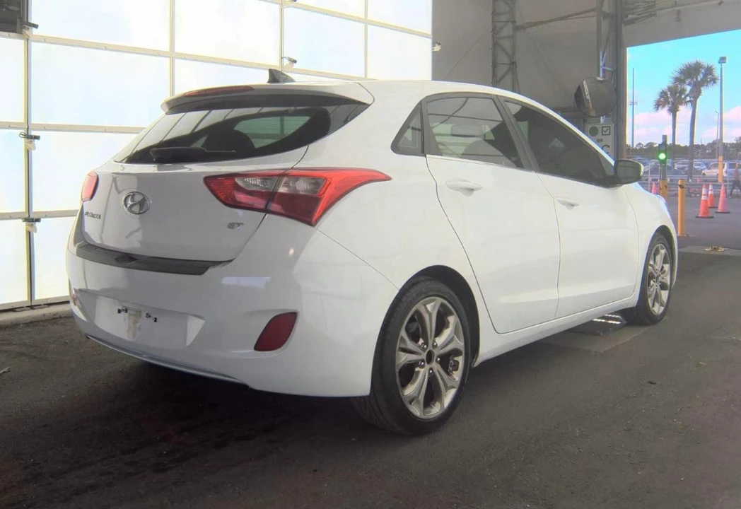 2013 Hyundai Elantra - Image 5 of 12