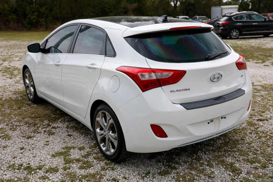 2013 Hyundai Elantra - Image 5 of 21