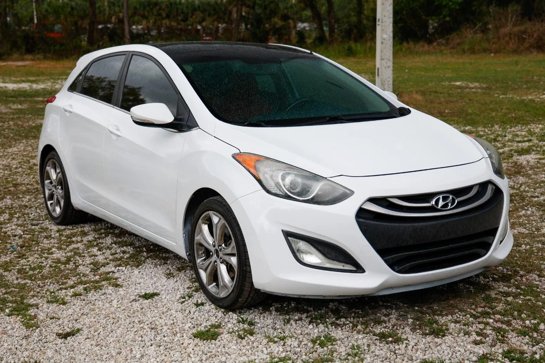 2013 Hyundai Elantra - Image 15 of 21