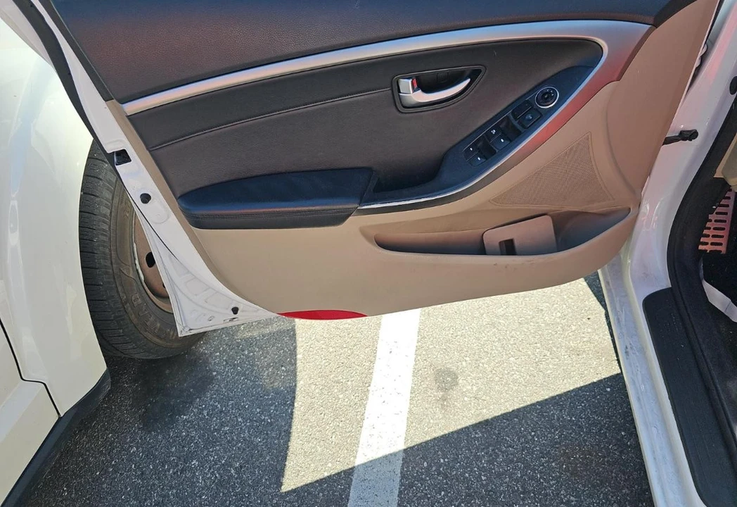 2013 Hyundai Elantra - Image 11 of 12