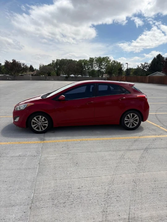 2013 Hyundai Elantra - Image 4 of 10