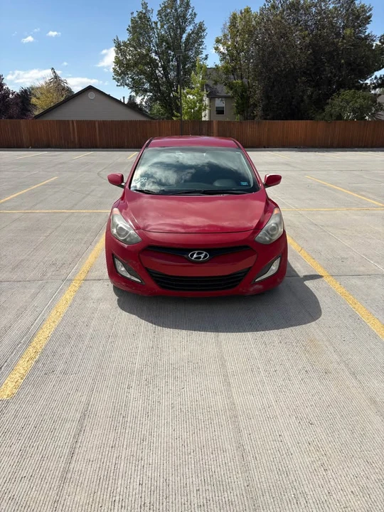 2013 Hyundai Elantra - Image 2 of 10