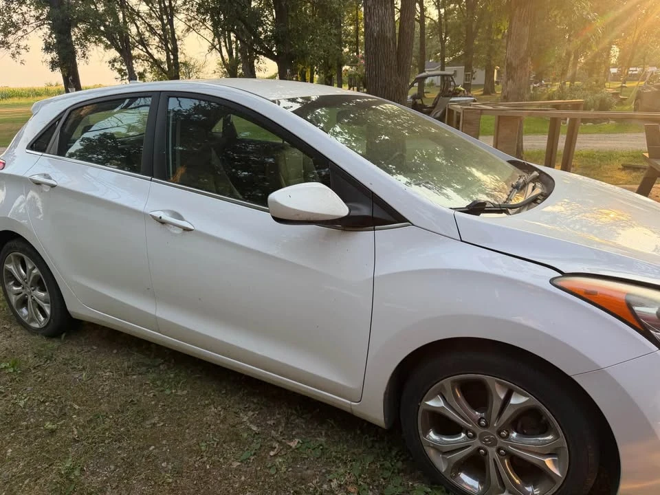 2013 Hyundai Elantra - Image 3 of 4