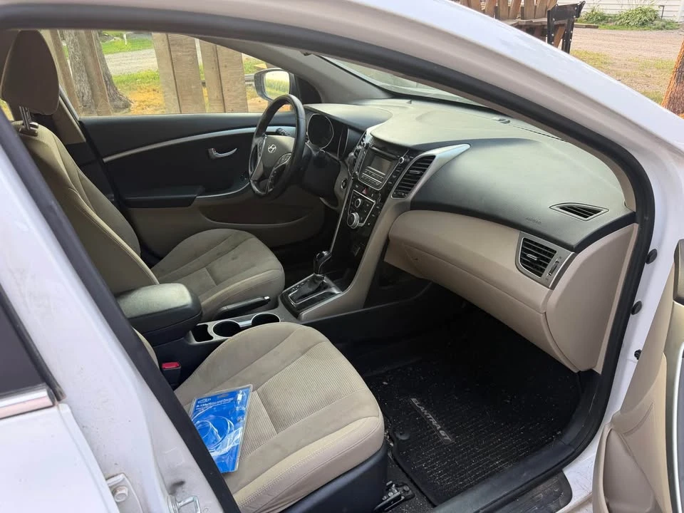 2013 Hyundai Elantra - Image 4 of 4