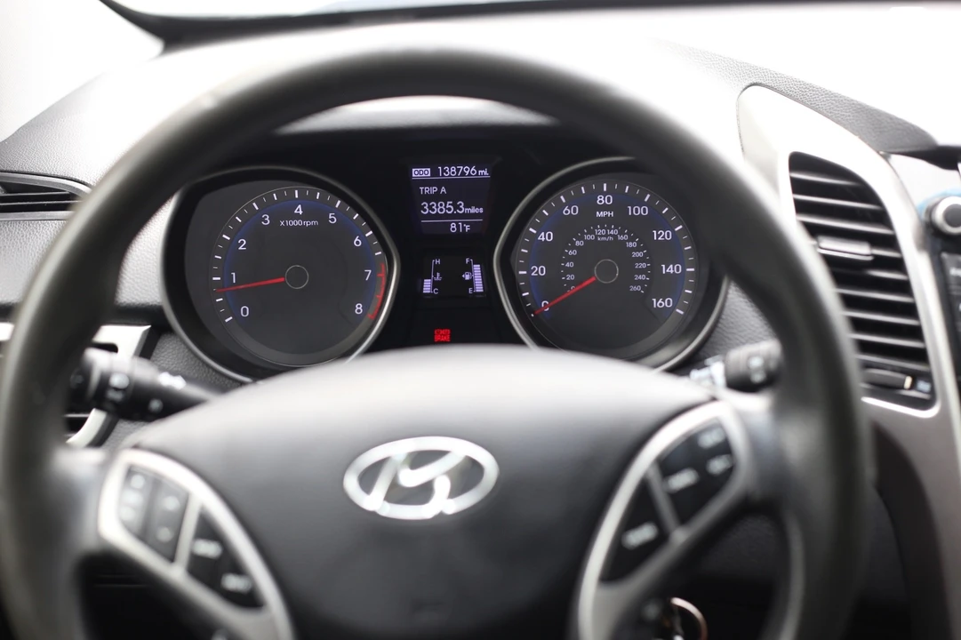 2013 Hyundai Elantra - Image 13 of 20