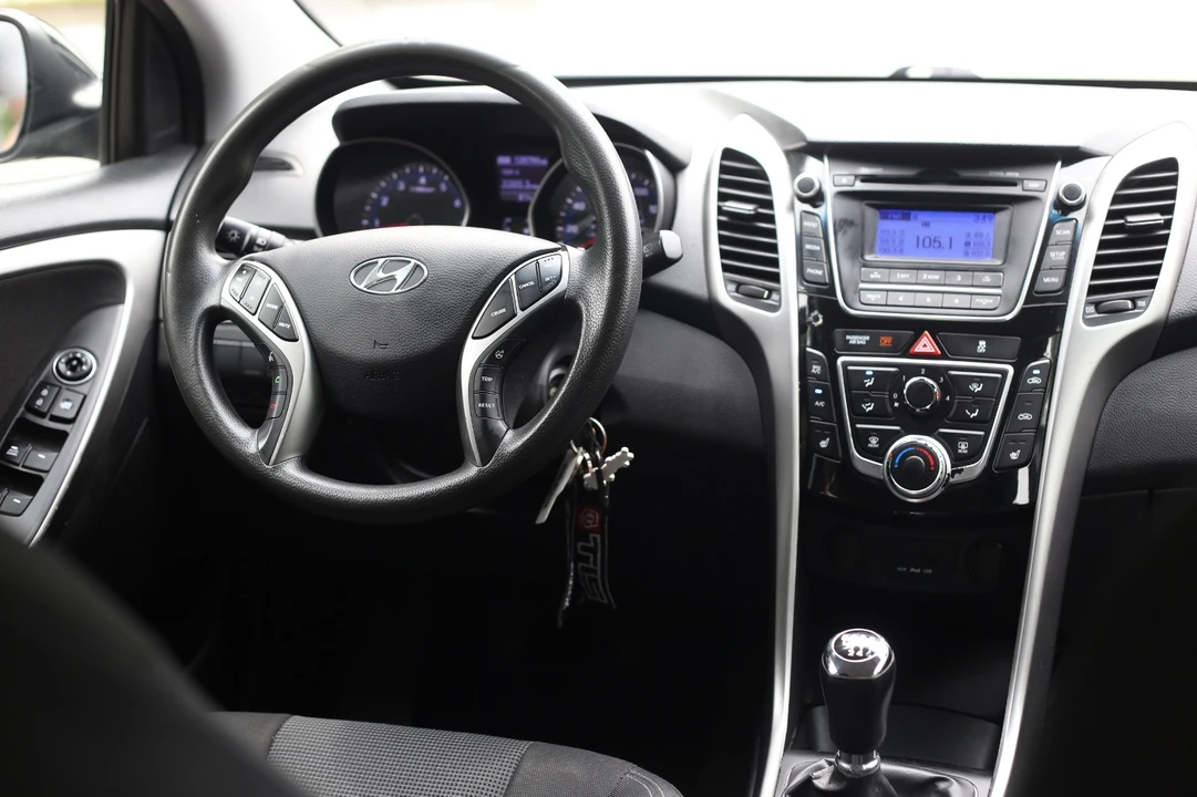 2013 Hyundai Elantra - Image 14 of 20