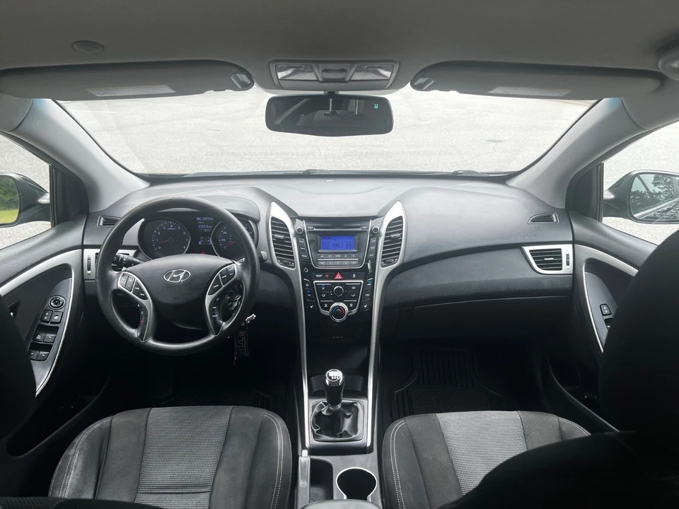 2013 Hyundai Elantra - Image 16 of 20