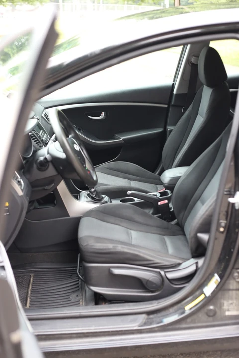 2013 Hyundai Elantra - Image 8 of 20