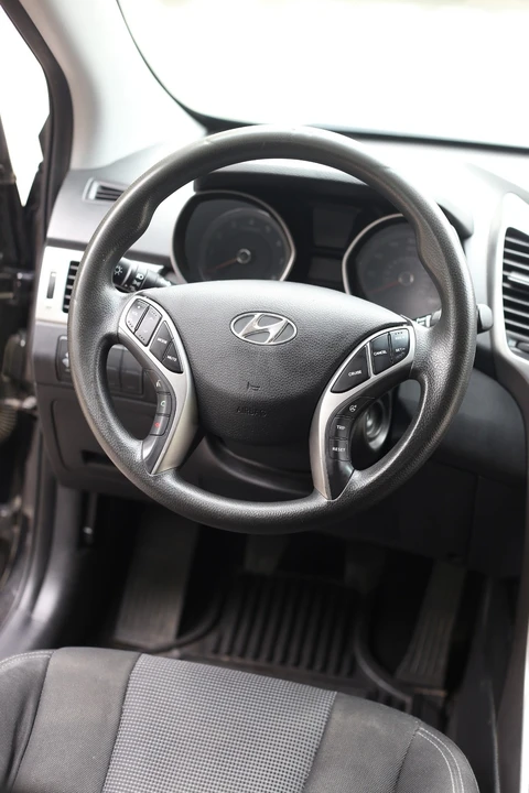 2013 Hyundai Elantra - Image 11 of 20