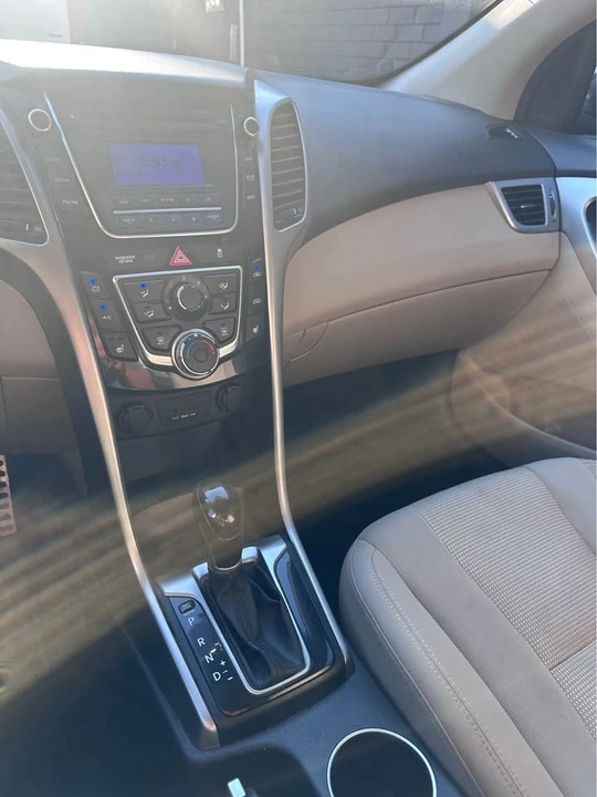 2013 Hyundai Elantra - Image 9 of 16