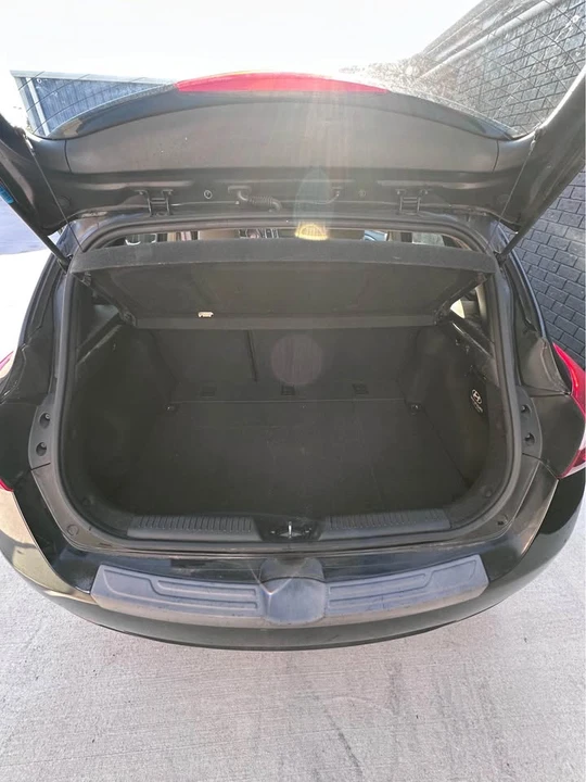 2013 Hyundai Elantra - Image 11 of 16