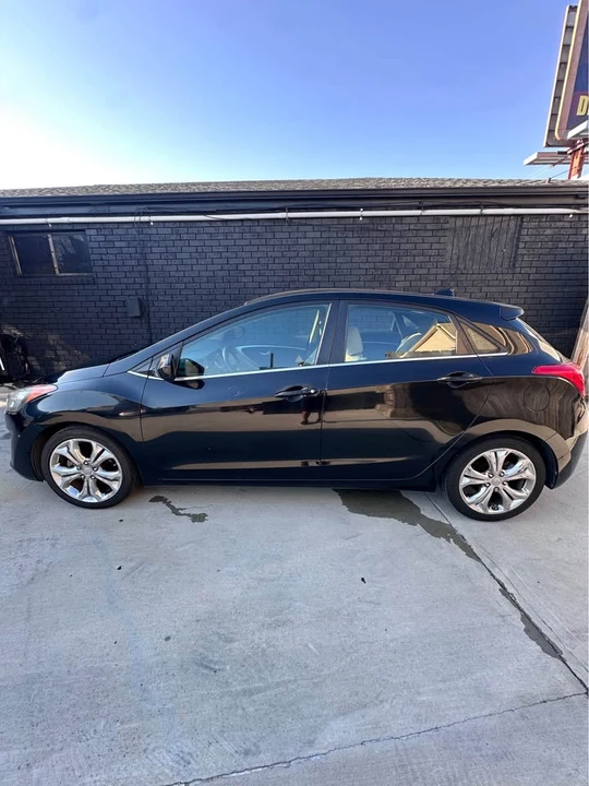 2013 Hyundai Elantra - Image 4 of 16