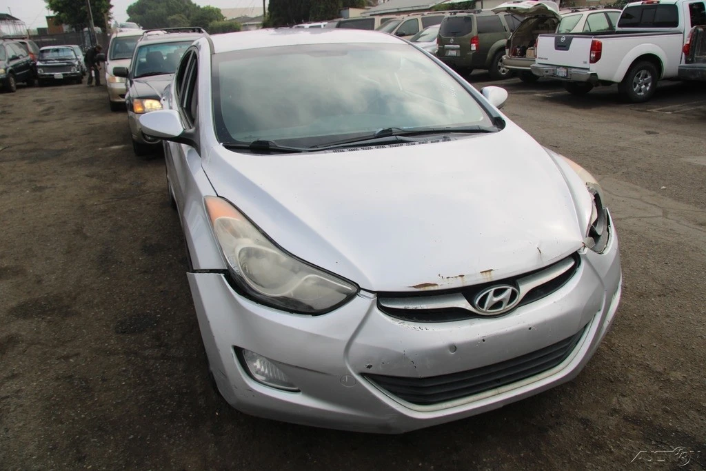 2013 Hyundai Elantra - Image 9 of 21