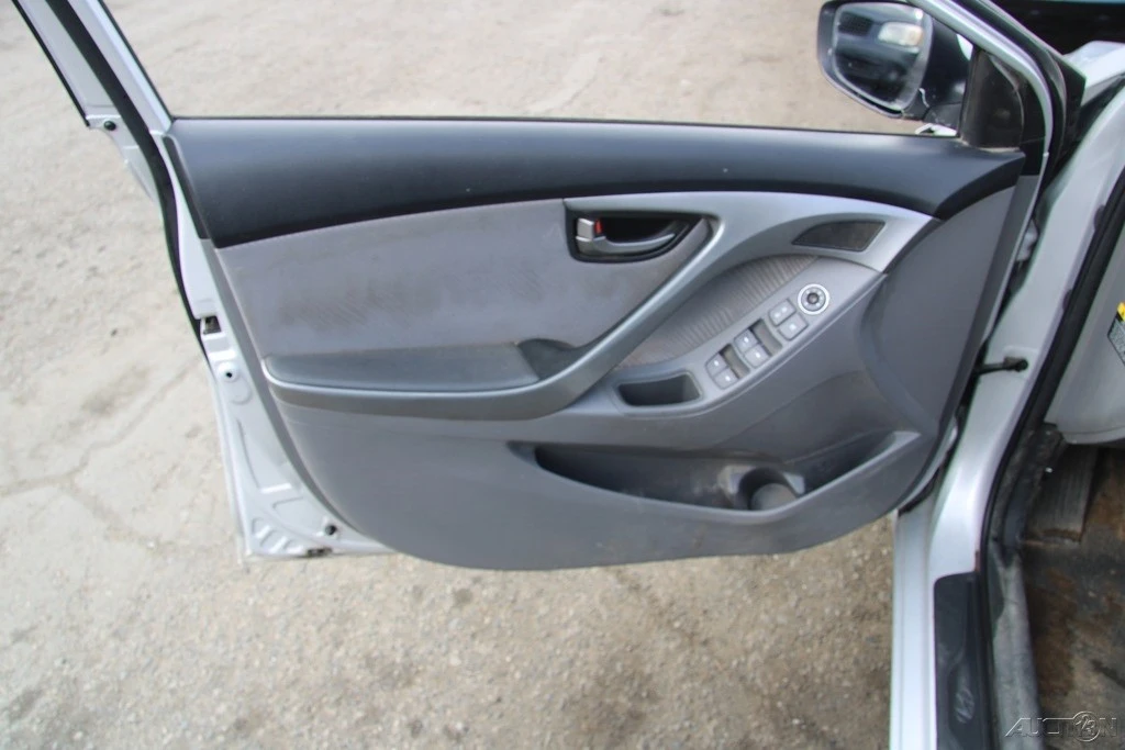 2013 Hyundai Elantra - Image 12 of 21