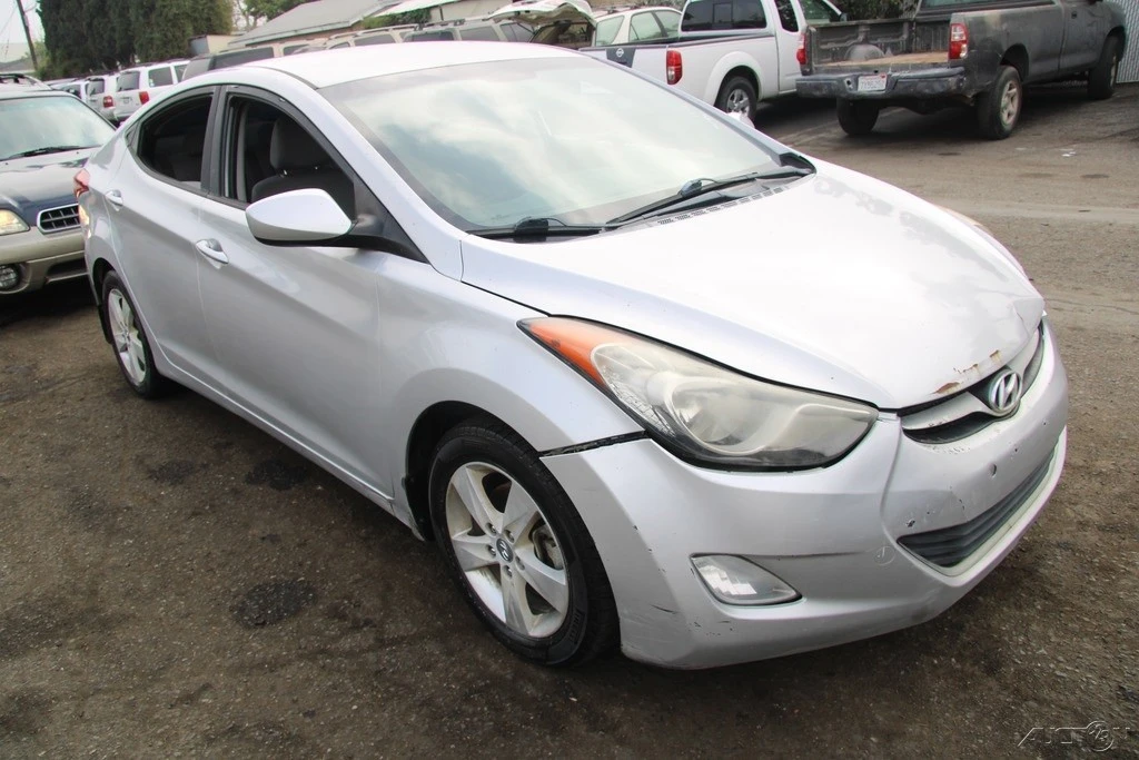 2013 Hyundai Elantra - Image 8 of 21