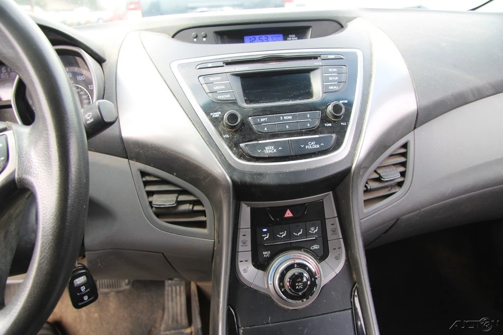 2013 Hyundai Elantra - Image 17 of 21