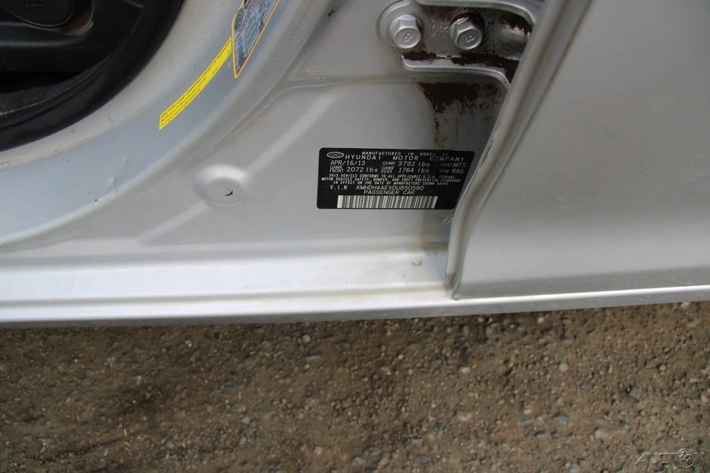 2013 Hyundai Elantra - Image 11 of 21