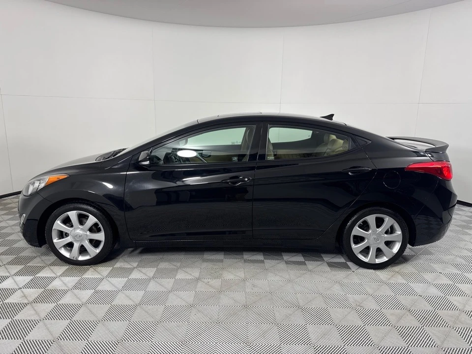 2013 Hyundai Elantra - Image 9 of 12