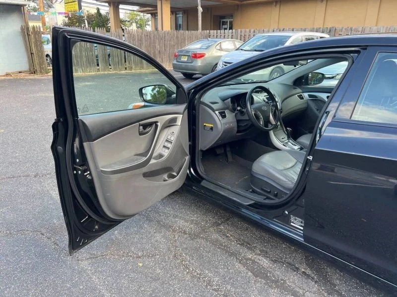2013 Hyundai Elantra - Image 10 of 12