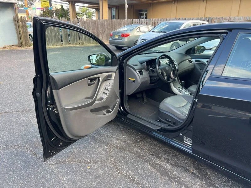 2013 Hyundai Elantra - Image 10 of 12