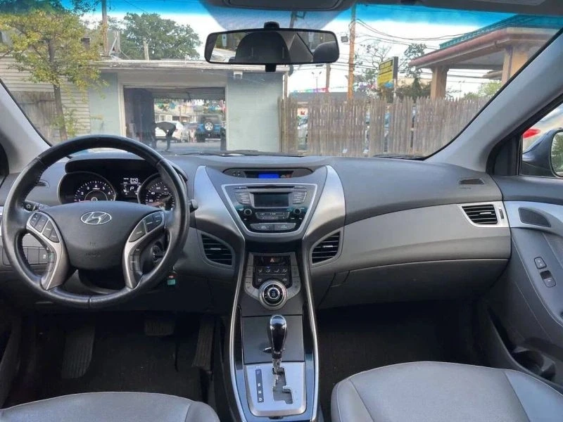2013 Hyundai Elantra - Image 11 of 12
