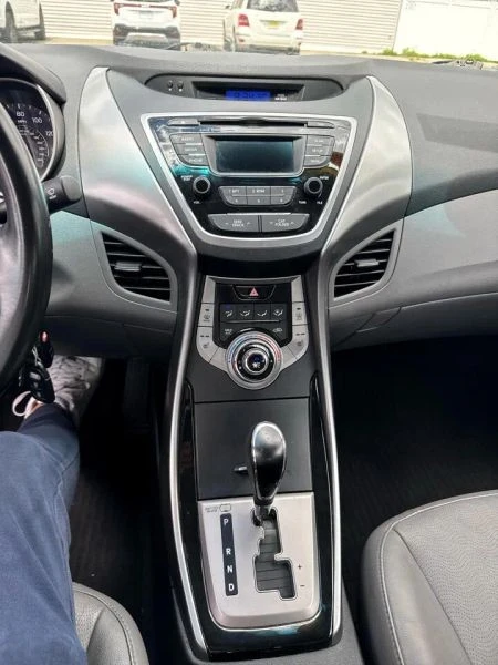 2013 Hyundai Elantra - Image 11 of 12