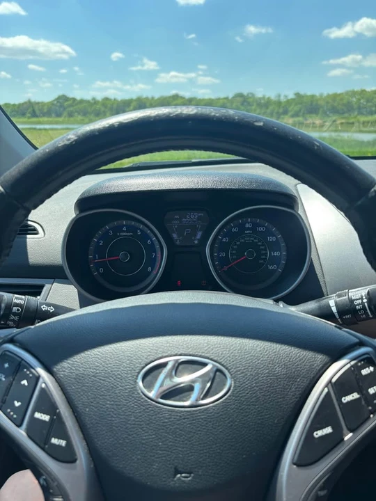 2013 Hyundai Elantra - Image 9 of 12