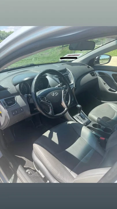 2013 Hyundai Elantra - Image 10 of 12