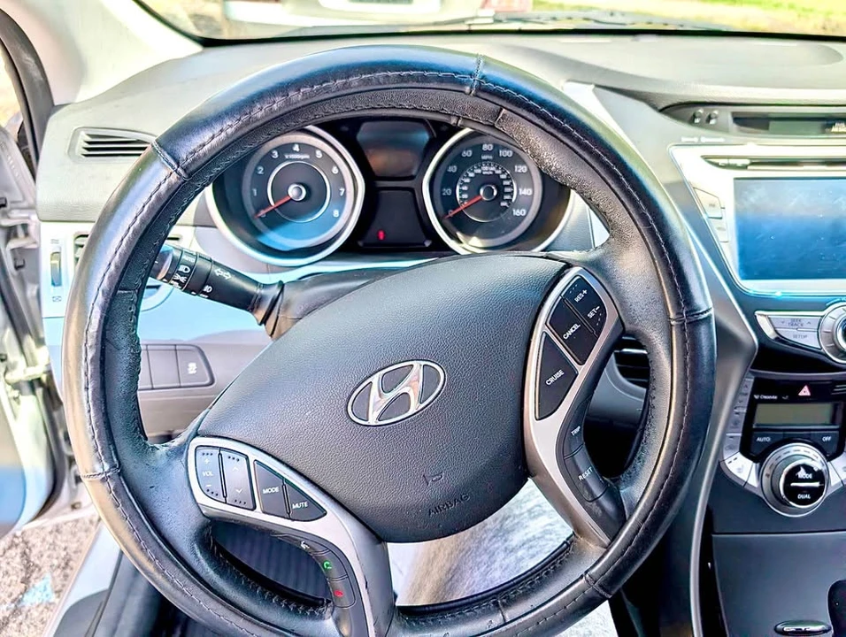 2013 Hyundai Elantra - Image 12 of 21