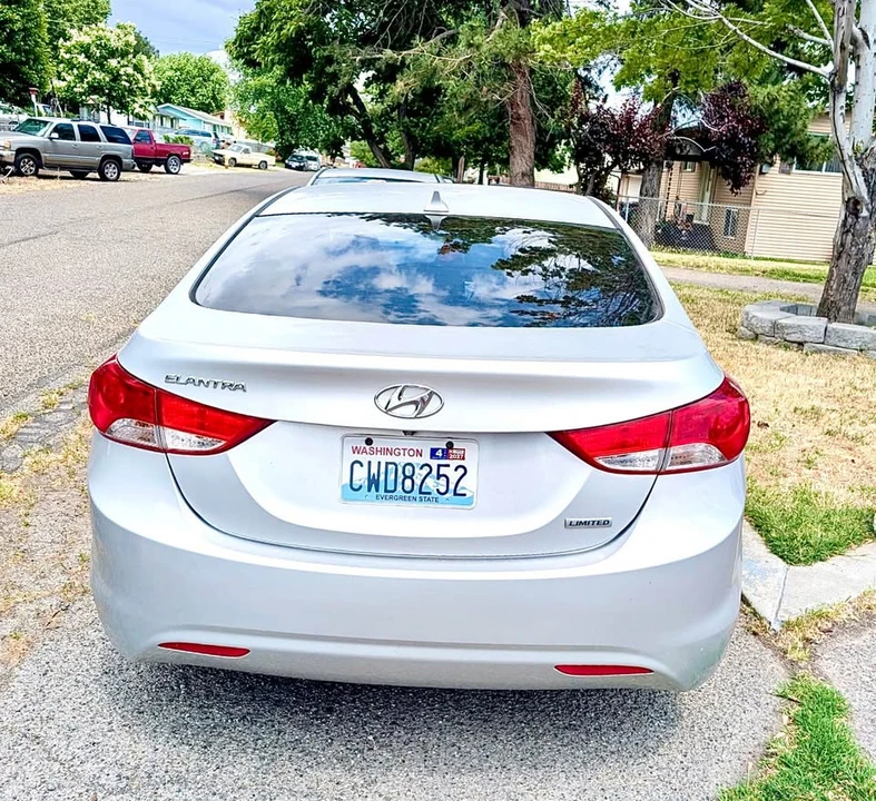 2013 Hyundai Elantra - Image 2 of 21