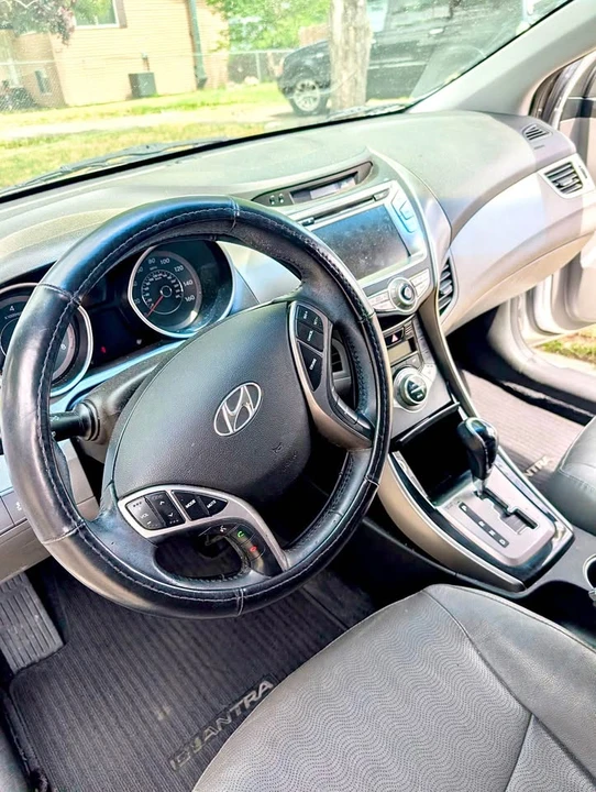 2013 Hyundai Elantra - Image 10 of 21