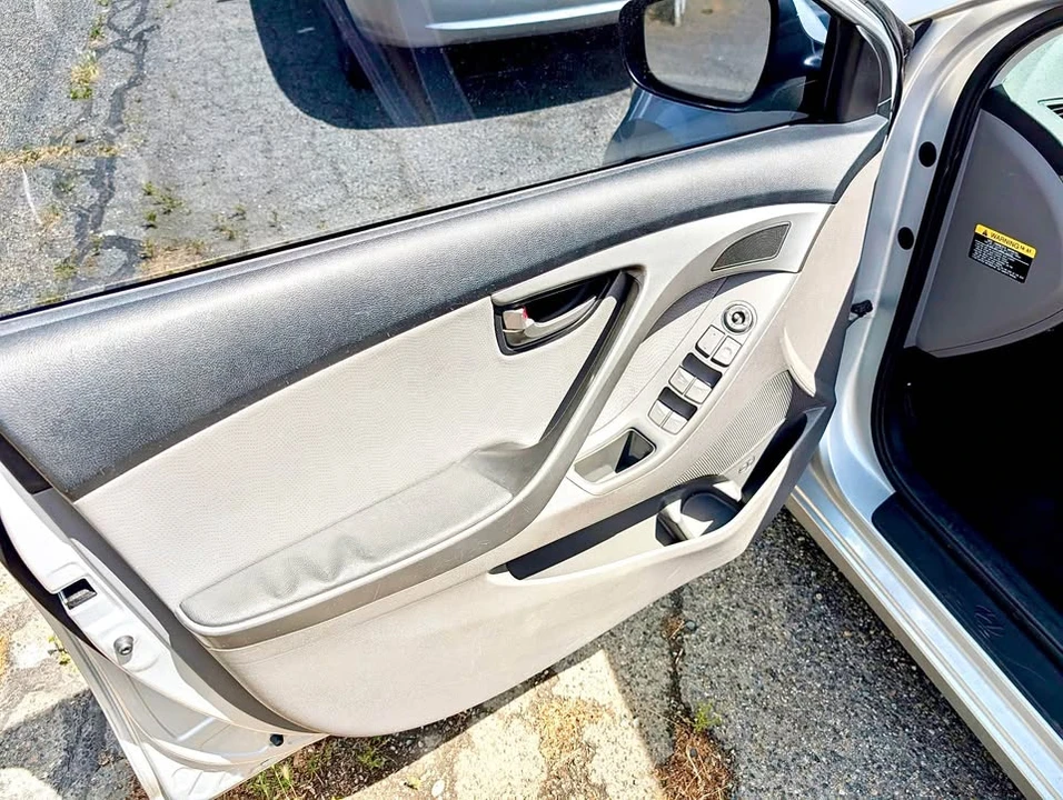 2013 Hyundai Elantra - Image 16 of 21