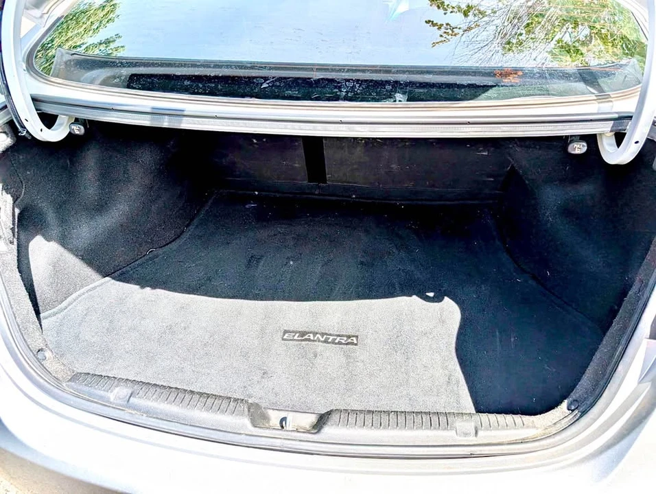 2013 Hyundai Elantra - Image 11 of 21