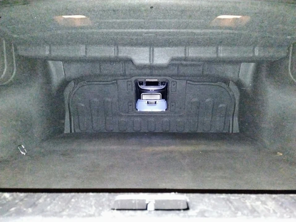 2013 Hyundai Genesis - Image 10 of 10