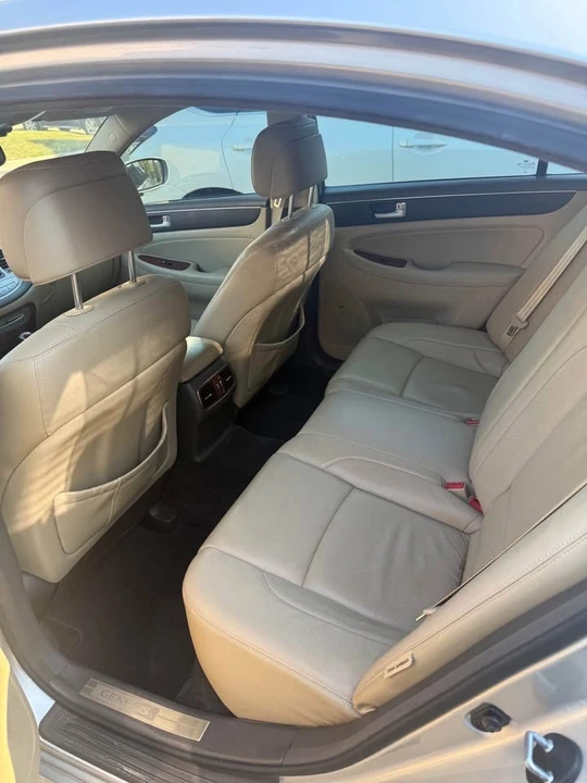 2013 Hyundai Genesis - Image 6 of 10
