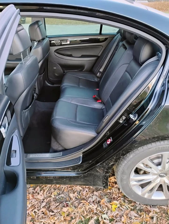 2013 Hyundai Genesis - Image 7 of 10