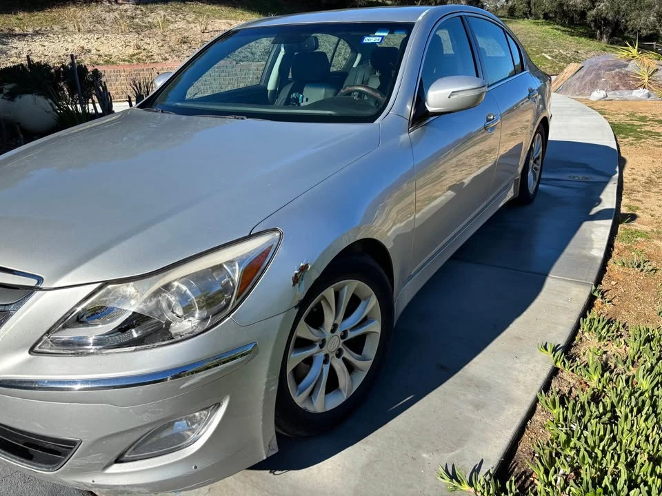 2013 Hyundai Genesis - Image 2 of 6