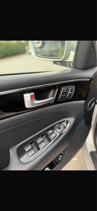 2013 Hyundai Genesis - Image 11 of 16