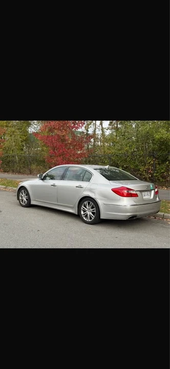 2013 Hyundai Genesis - Image 4 of 16