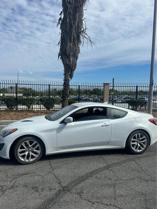 2013 Hyundai Genesis - Image 5 of 5