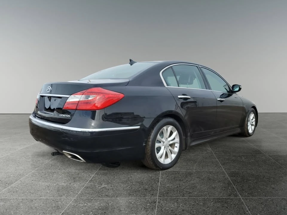 2013 Hyundai Genesis - Image 7 of 15