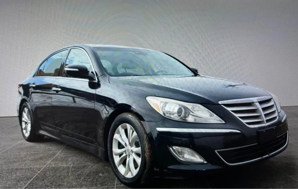 2013 Hyundai Genesis - Image 3 of 13