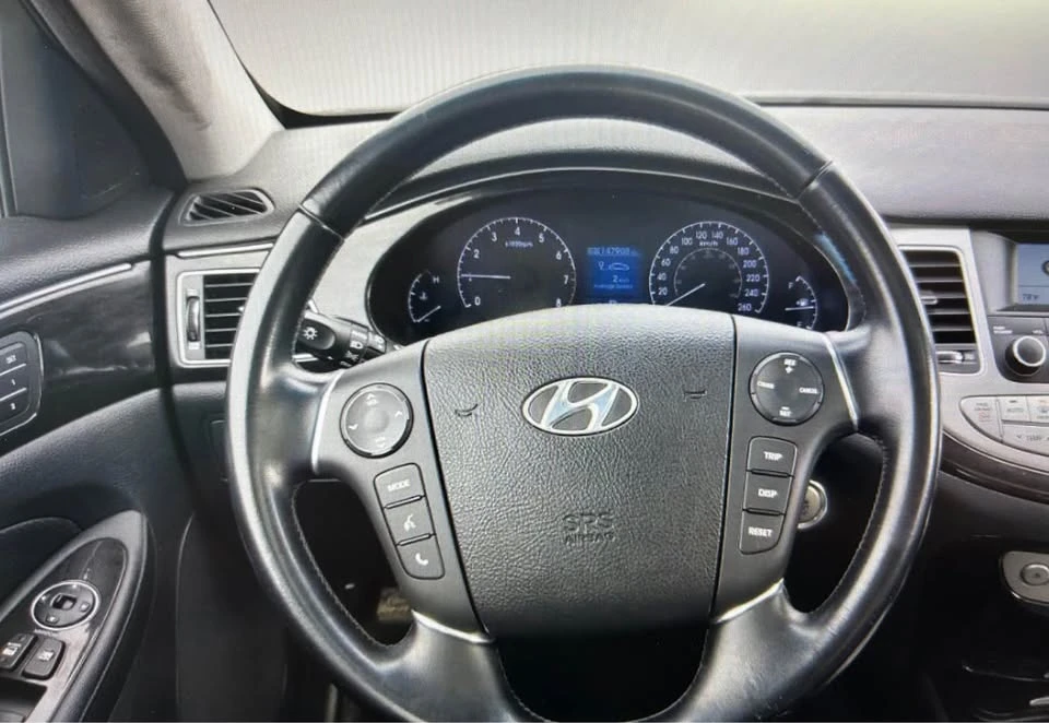 2013 Hyundai Genesis - Image 11 of 13