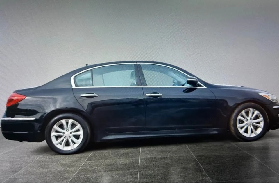 2013 Hyundai Genesis - Image 6 of 13