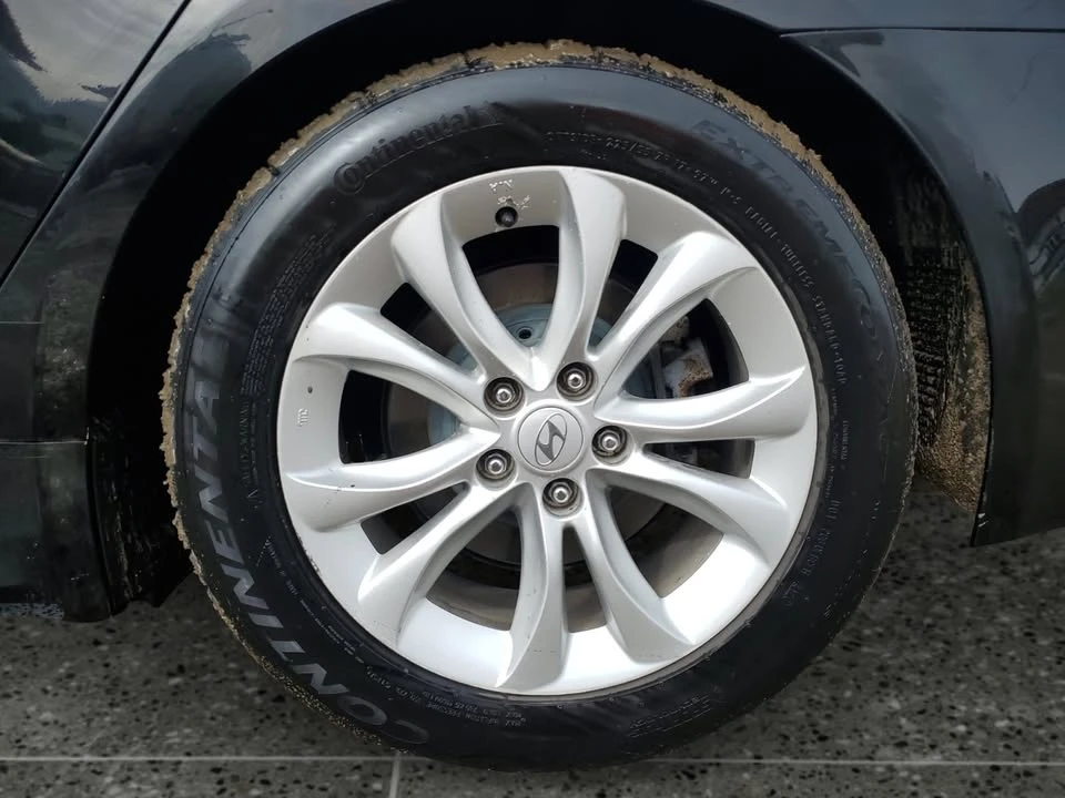 2013 Hyundai Genesis - Image 14 of 15