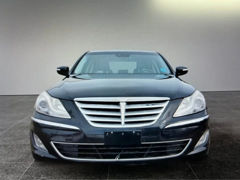 2013 Hyundai Genesis - Image 2 of 13