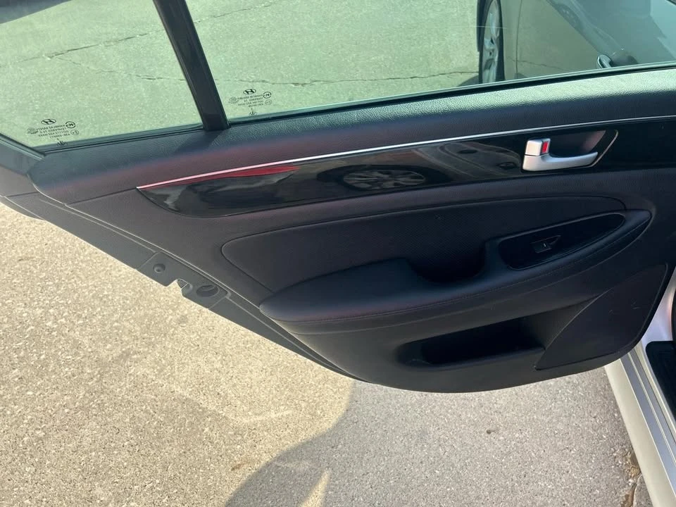 2013 Hyundai Genesis - Image 11 of 20