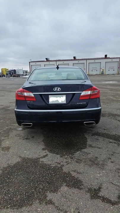 2013 Hyundai Genesis - Image 11 of 16