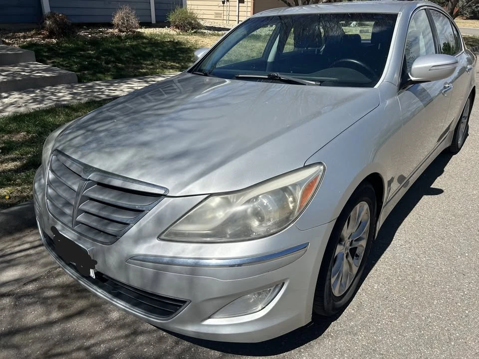 2013 Hyundai Genesis - Image 2 of 4