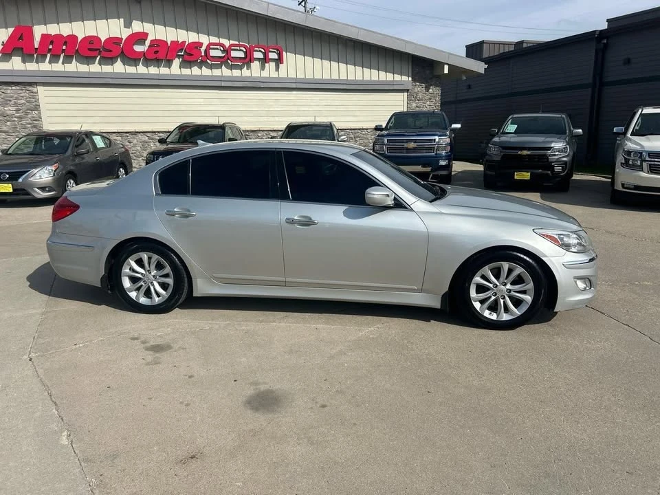 2013 Hyundai Genesis - Image 2 of 20